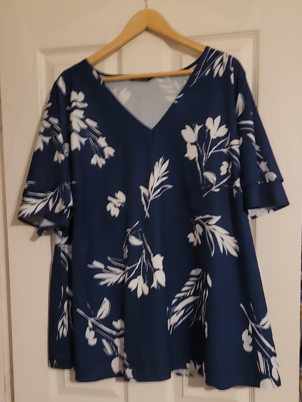 BloomChic Navy Blue Floral V-Neck Tunic